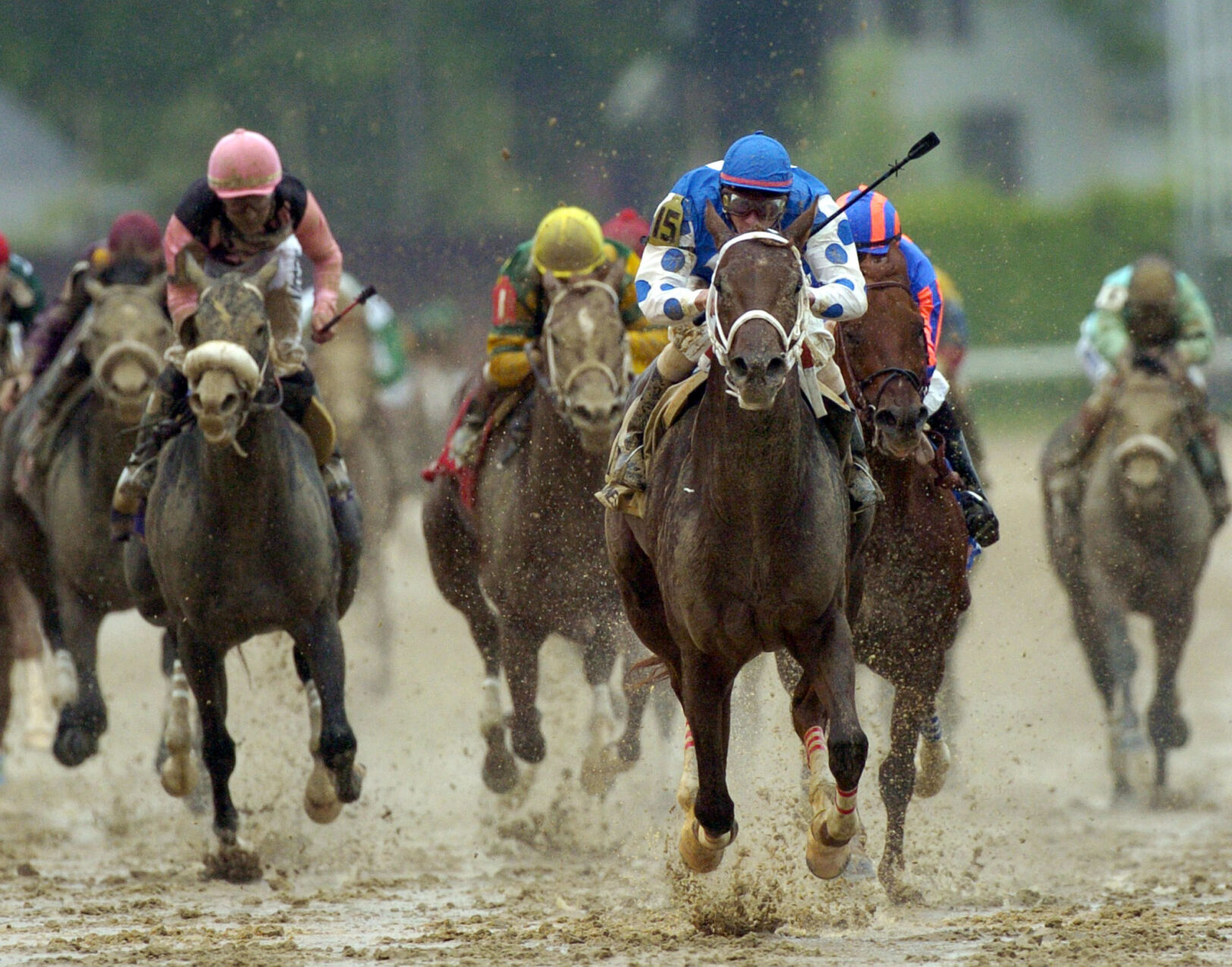2004: Smarty Jones becomes first unbeaten Kentucky Derby winner since 1977